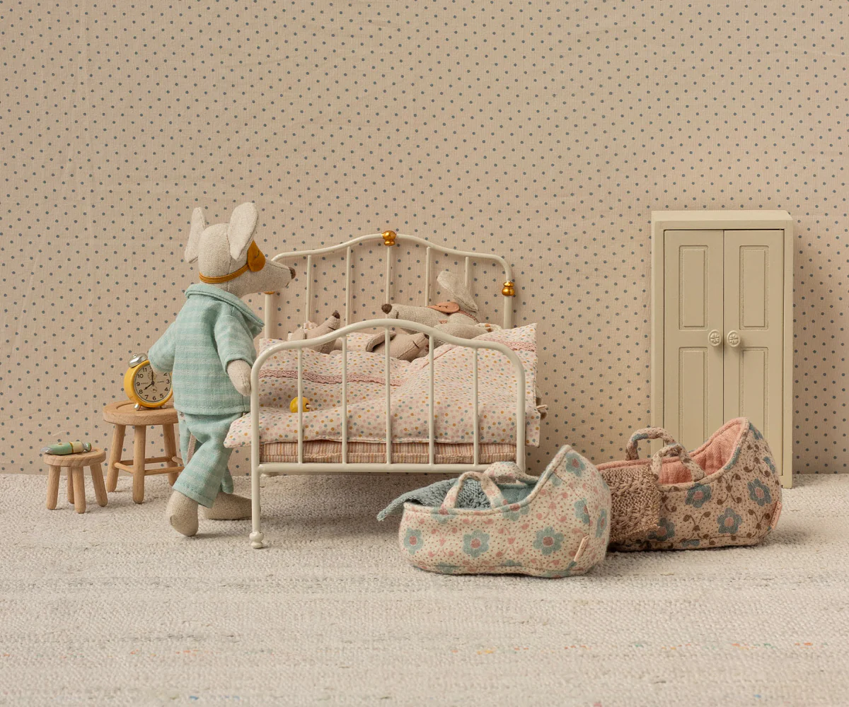 Maileg vintažinė tėvų lova- Off white - Image 2