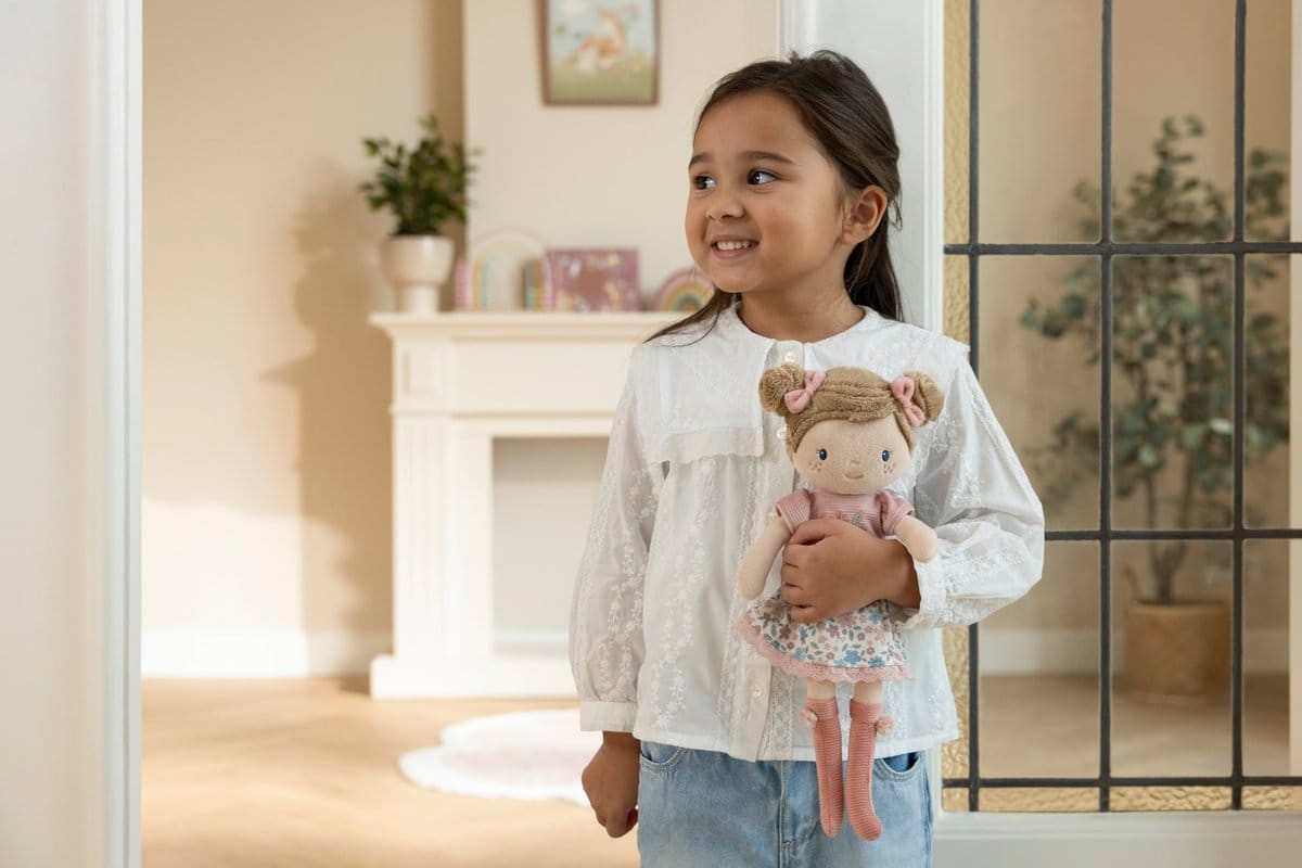 Little Dutch pliušinė lėlė - Rosa - Image 3